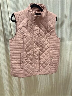 Black Rivet Quilted Sleeveless Vest in Dusty Rose